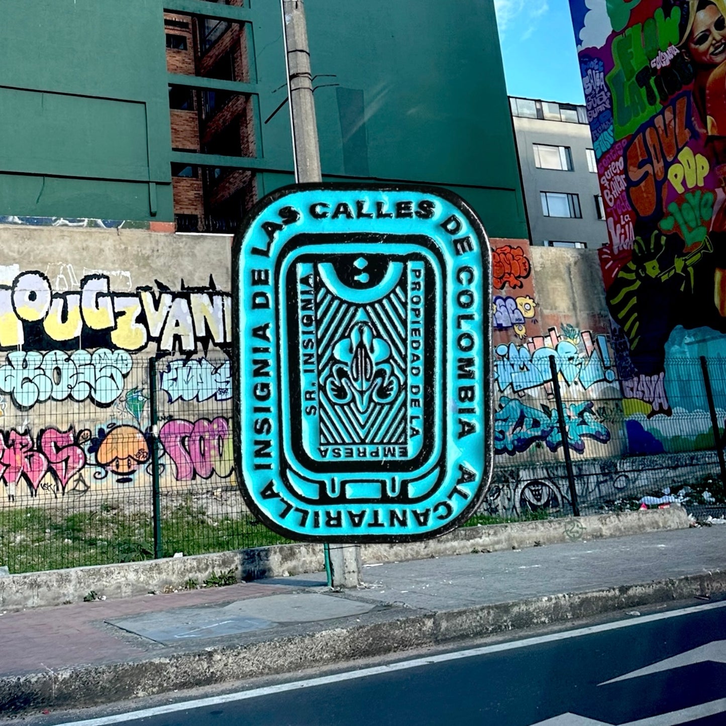 Pin Alcantarilla de Colombia (Azul)